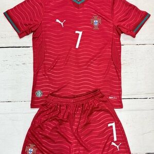NEW!! Youth Ronaldo Jersey 25-26’ Portugal Kit (Jersey + Shorts) LARGE (28)